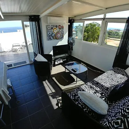 Oura Panoramic Sea View Roof Top, Pisc, Plage 200m, Strip דירה אלבופיירה
